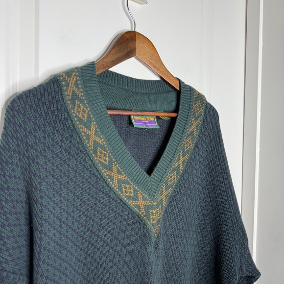 Hunting Horn Classics Other - Hunting Horn Classics Men's V Neck Sweater M Green Tan Vintage Geometric Pattern